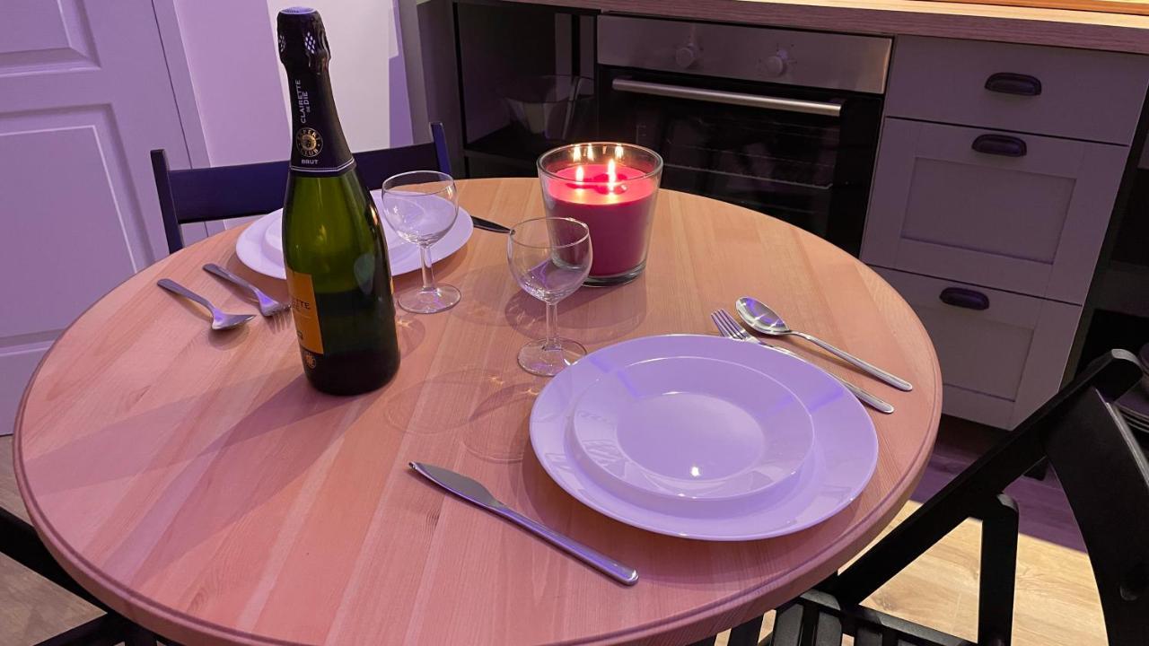 Mille Et Une Nuit, Appartement Classe 3 Etoiles En Rdc Avec Exterieur Et Parking Dole Exterior foto